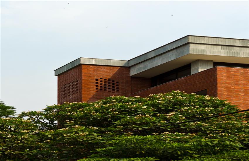 Ridge house